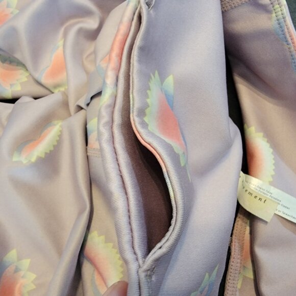 Free People FP Movement Leggings Lotus Flower Floral High-Rise Pale Purple XS - Picture 5 of 10
